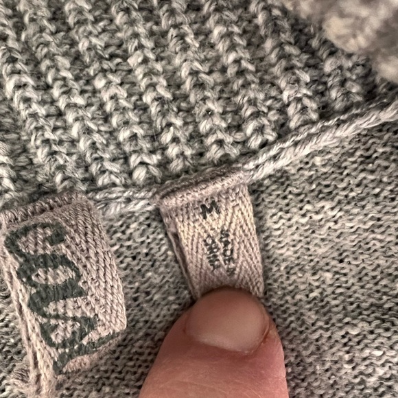 Heather Gray High/Low Hem Cardigan. Size M - Picture 5 of 8